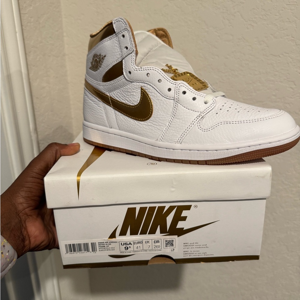 Nike AIR JORDAN Retro HI OG Sneakers